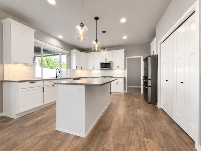 Building Photo - 1816 S Ridgetop Dr