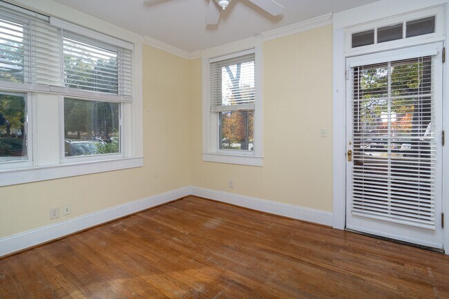 Building Photo - The Senate Club - 2 bedroom/2 bath **** MO...