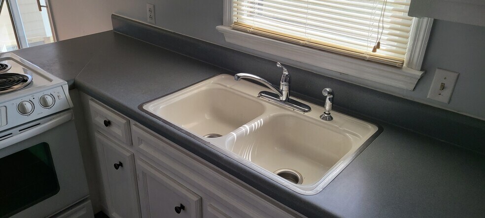 Building Photo - 112 Kelly Ct