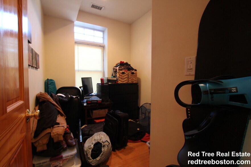 Building Photo - 1803 Beacon St