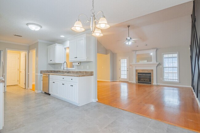 Building Photo - Updated 3 Bedroom Ranch