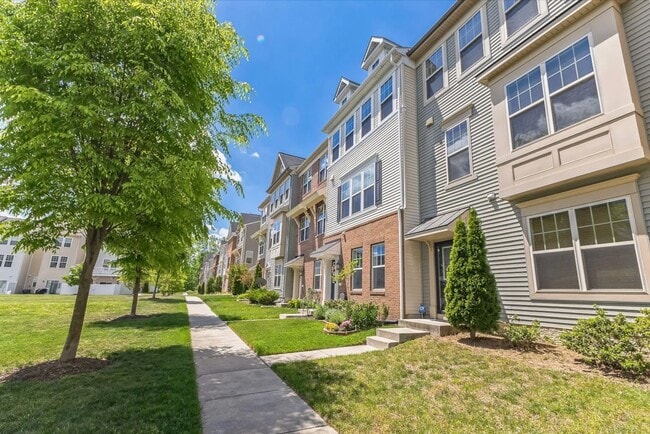 Building Photo - 1137 Red Hawk Way