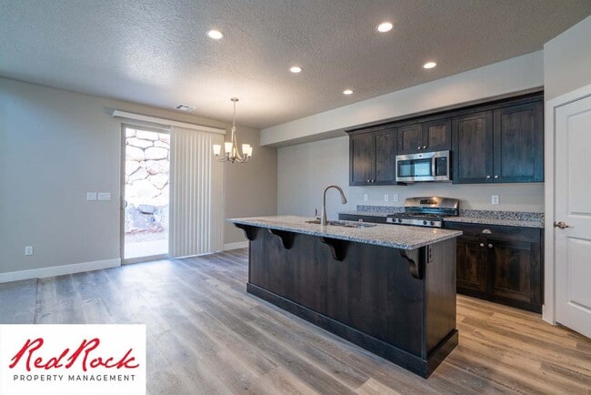 Building Photo - 3 Bedroom Hurricane Townhome With Scenic Views