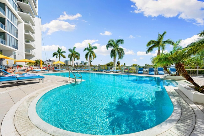 Building Photo - 1155 N Gulfstream Ave