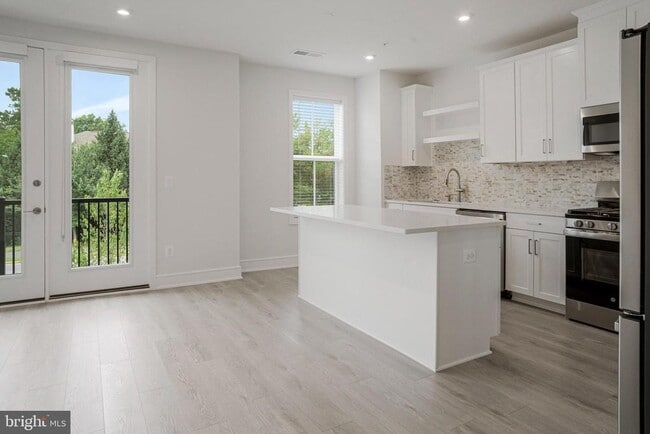Building Photo - 43288 Farringdon Sq