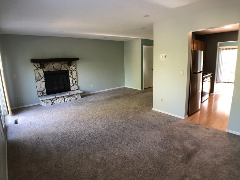 Building Photo - 3071 Zarthan Ave S