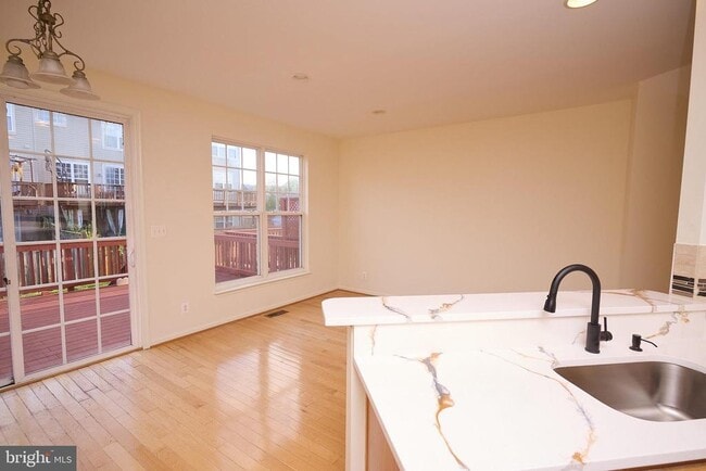 Building Photo - 43259 Sunderleigh Square