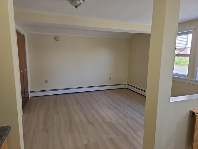 Building Photo - 165 S Main St