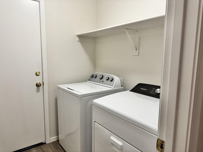 Building Photo - 46067 W Sheridan Rd