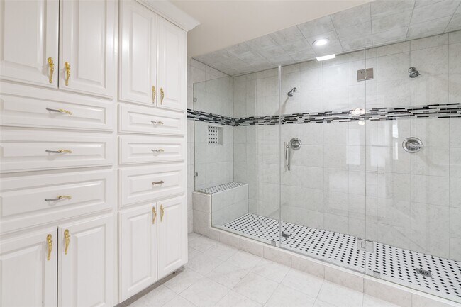 Building Photo - 4025 Silverwood Dr