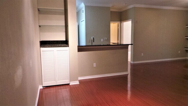 Building Photo - Beautiful 2/2 Ground Floor Condo in Gated Bella Terra Community-Orlando!