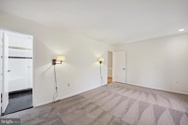 Building Photo - 10959 Deborah Dr