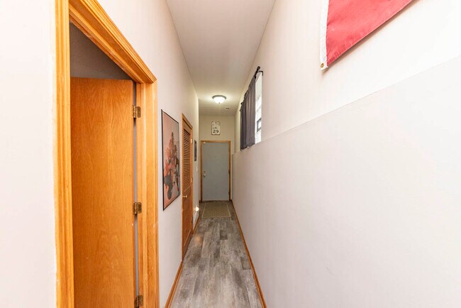 Building Photo - 1401 N Artesian Ave