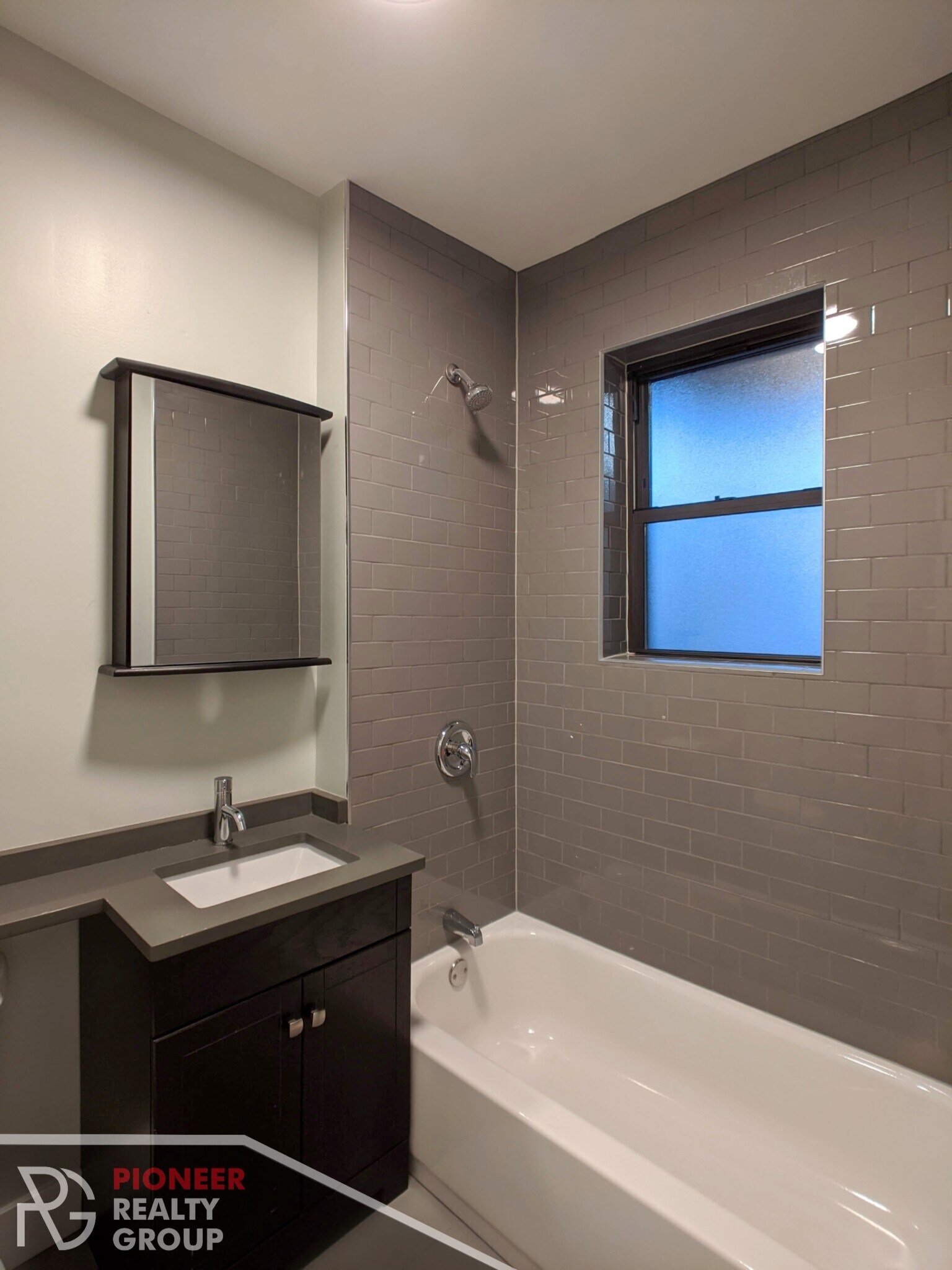 Building Photo - 4409 N Wolcott Ave