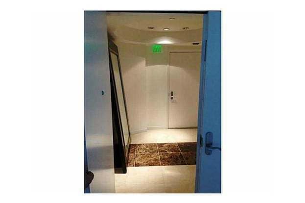 Building Photo - 17001 Collins Ave