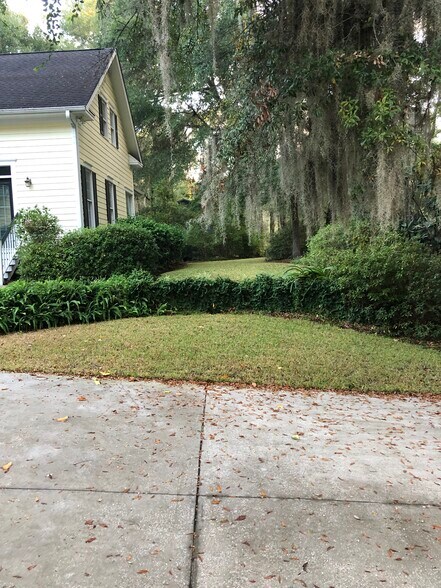 Side Yard - 15 Morven Ln