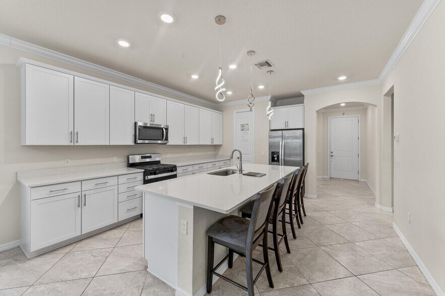 Building Photo - 4762 Roldan Ct