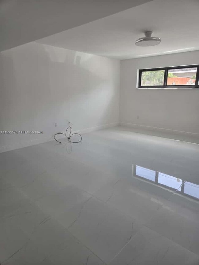 Building Photo - 5 Olive Dr