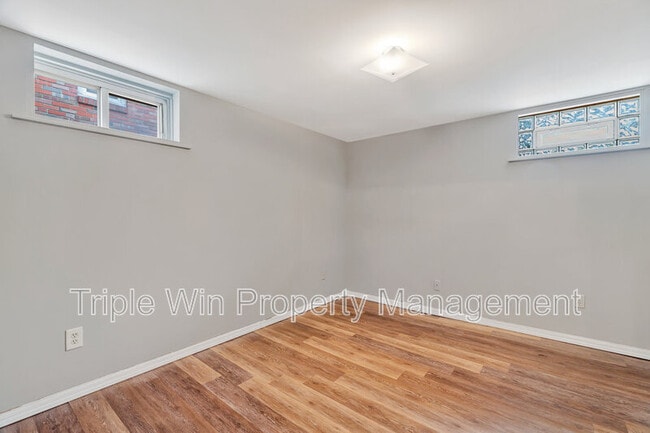 Building Photo - 7035 Plainview Ave
