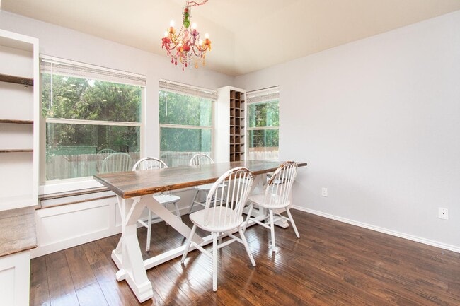 Building Photo - 4831 Rosaline Dr