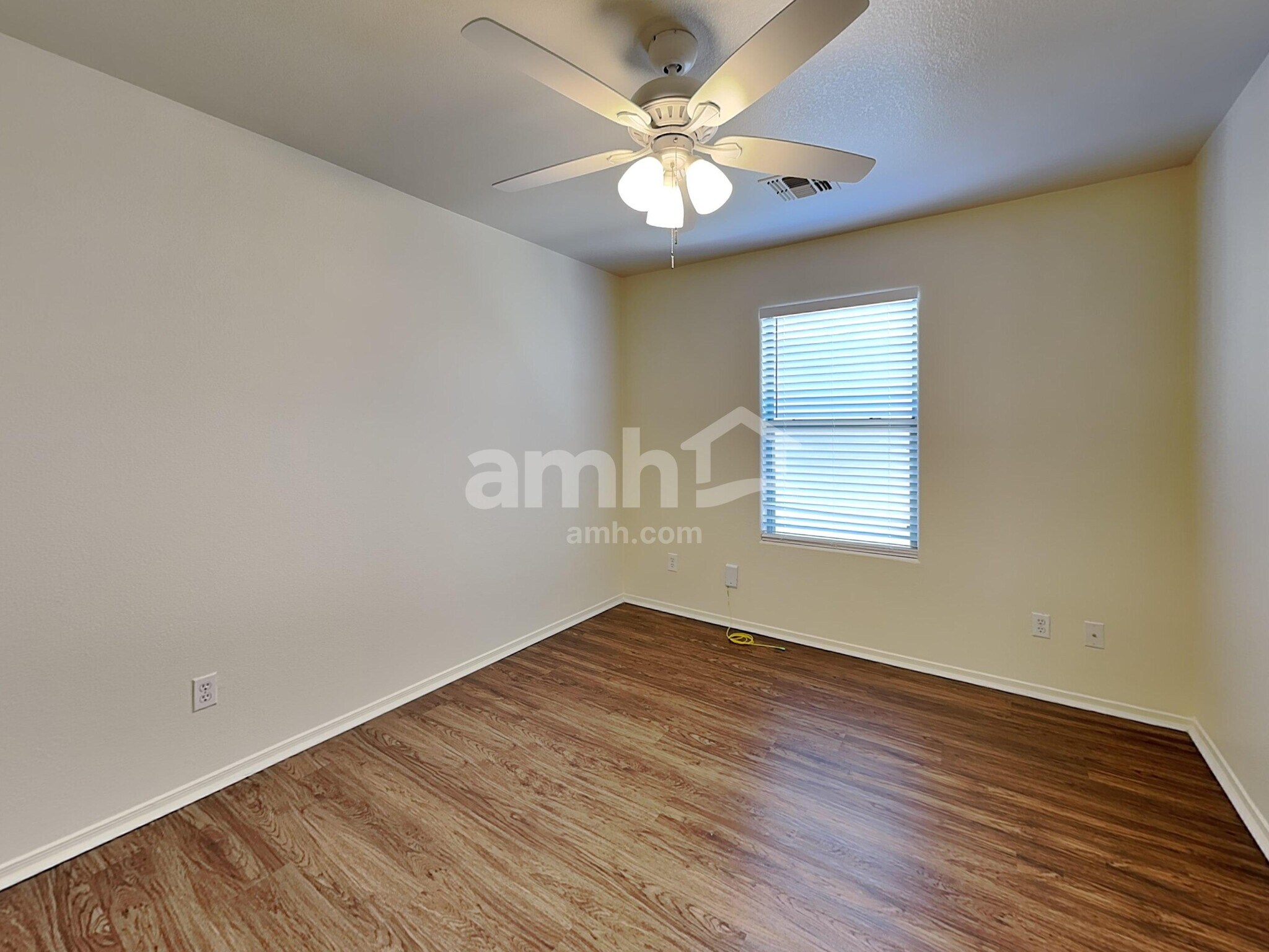 Building Photo - 18554 W Mariposa Dr