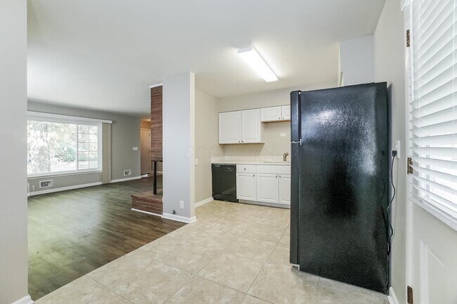 Building Photo - 298 Pineview Dr