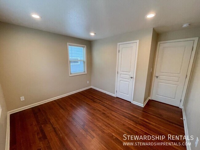 Building Photo - 555 E 18th Ave