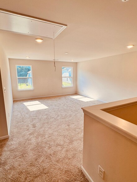 Building Photo - 7136 Maple Run Cir