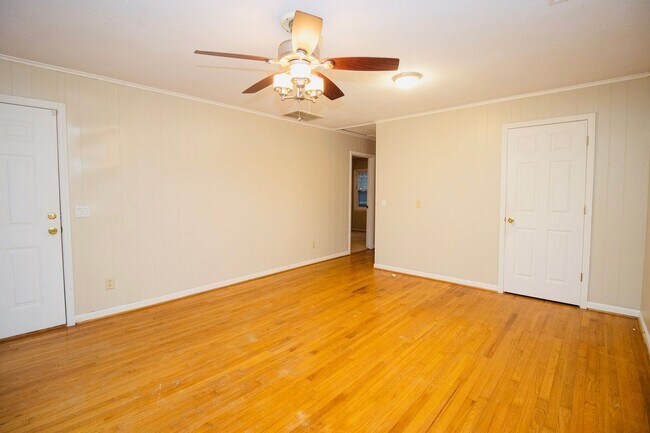 Building Photo - 3 Bedroom, 2 Bathroom in the Forest Acres Area - Available July 2026!