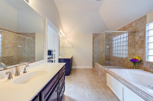 Building Photo - 3707 Main Poplar Dr