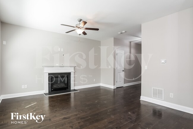 Building Photo - 4186 Woodland Park Dr SW