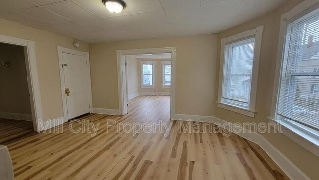Building Photo - 414 Cedar St