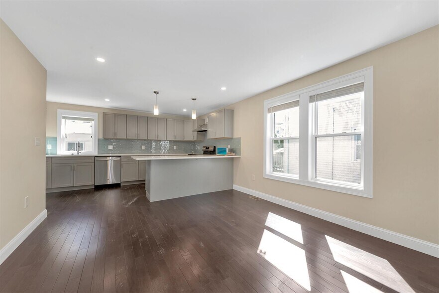 Building Photo - 43 Wright Ave