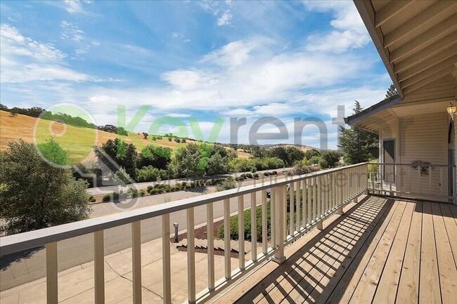 Building Photo - 3556 Mesa Verdes Dr