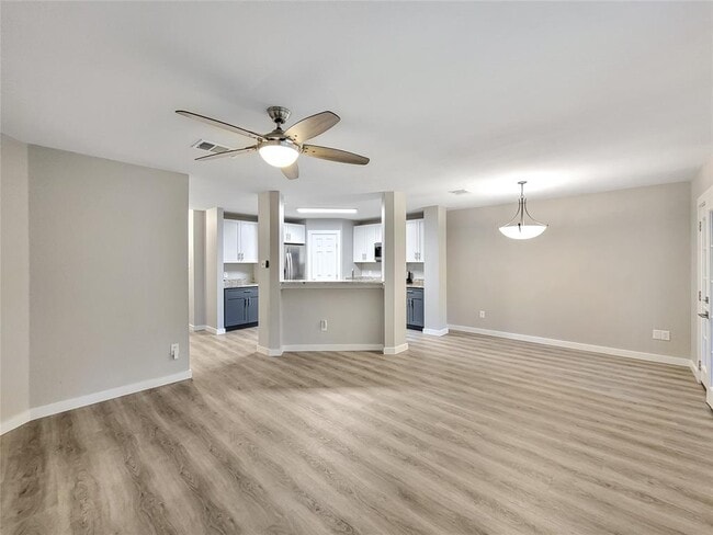 Building Photo - 804 Kavanagh Dr