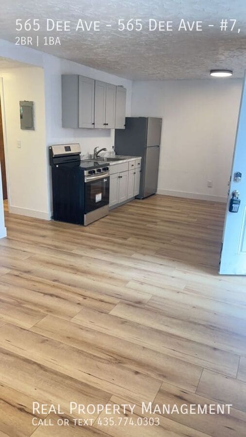 Building Photo - 565 Dee Ave