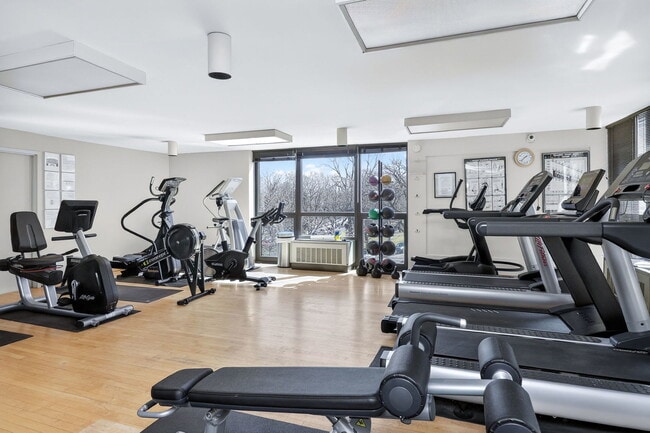 Building Photo - 2500 N Lakeview Ave