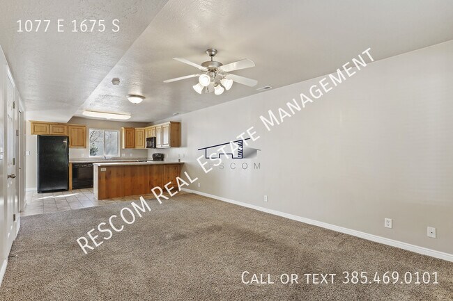 Building Photo - 1077 1675 S