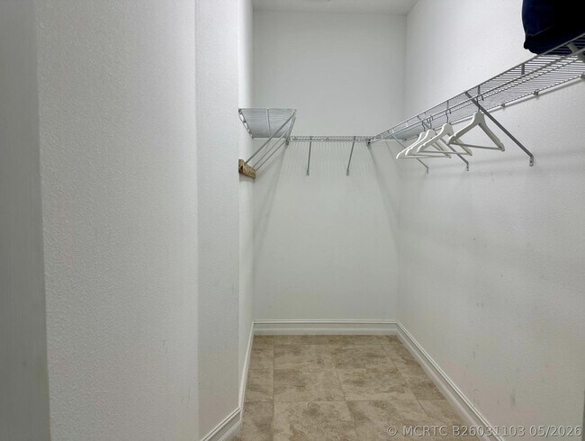 Building Photo - 6112 NW Cullen Way