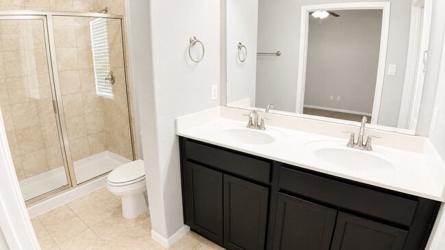 Building Photo - 124 Camelot Pl Ct