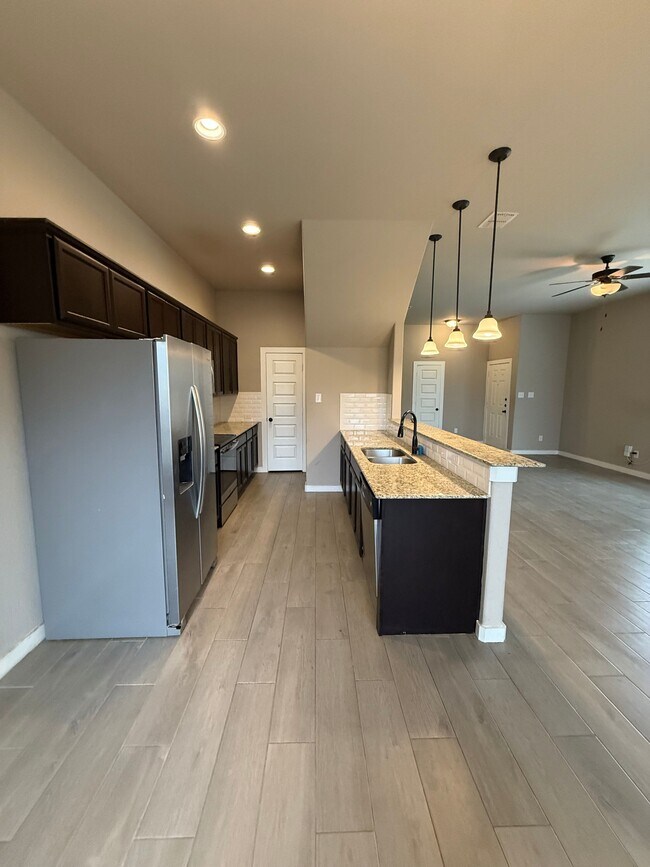 Building Photo - 2249 Avery Village