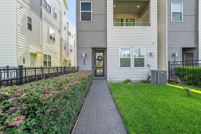 Building Photo - 316 Jensen Dr