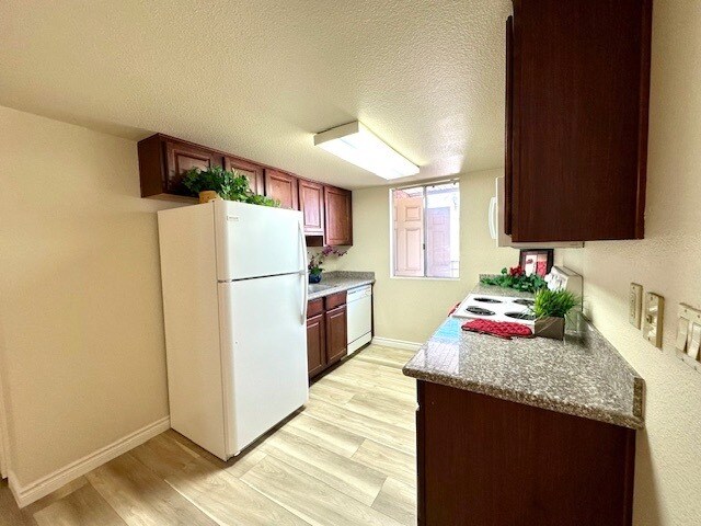 Building Photo - 4450 Sandy River Dr