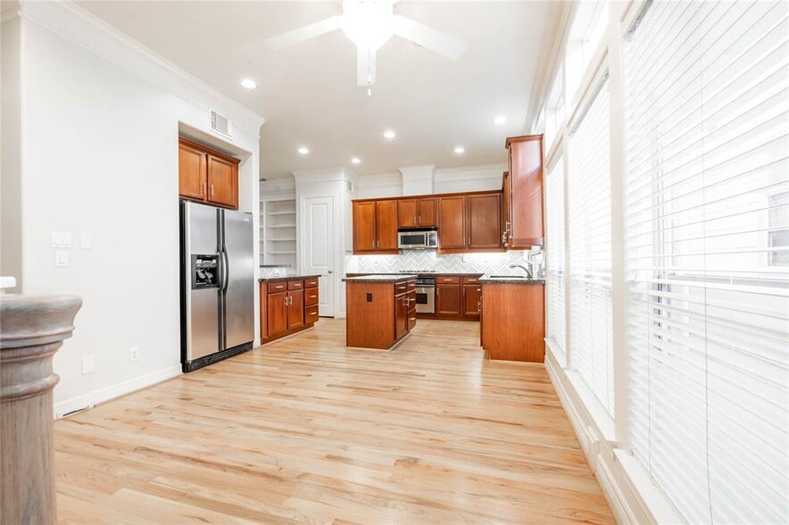 Extra Large Kitchen with Breakfast Area! - 643 Hartman St