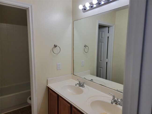 Building Photo - 17142 Taffaine Dr