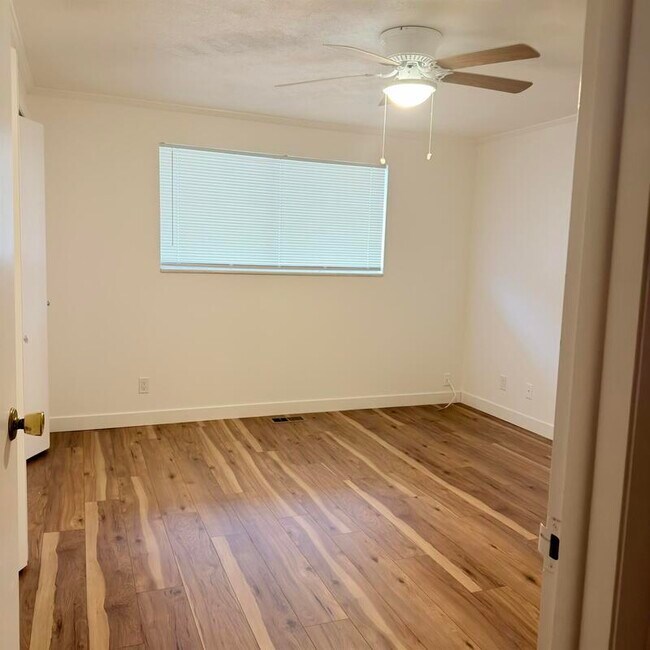 Building Photo - 7375 S Highland Dr