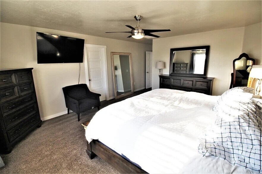 Building Photo - 119 S Baraya Way