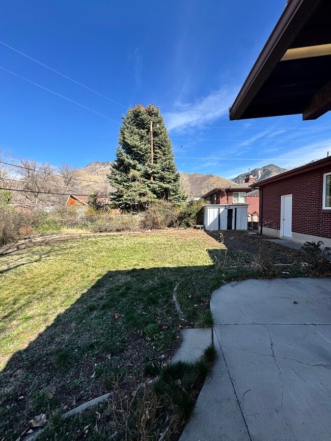 Building Photo - 2 Bed, 2 Bath Home