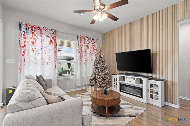 Building Photo - 1913 Zabcikville Dr