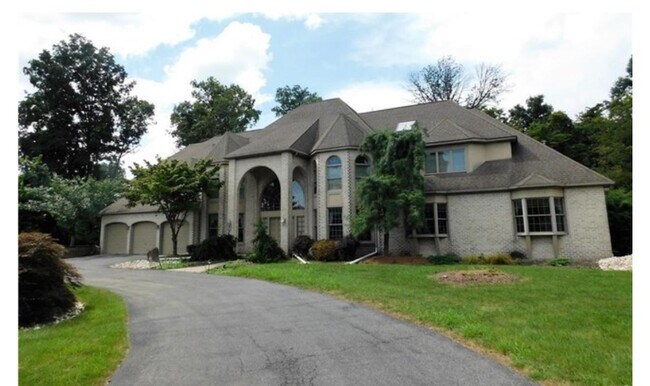 Building Photo - 3505 Manor Rd